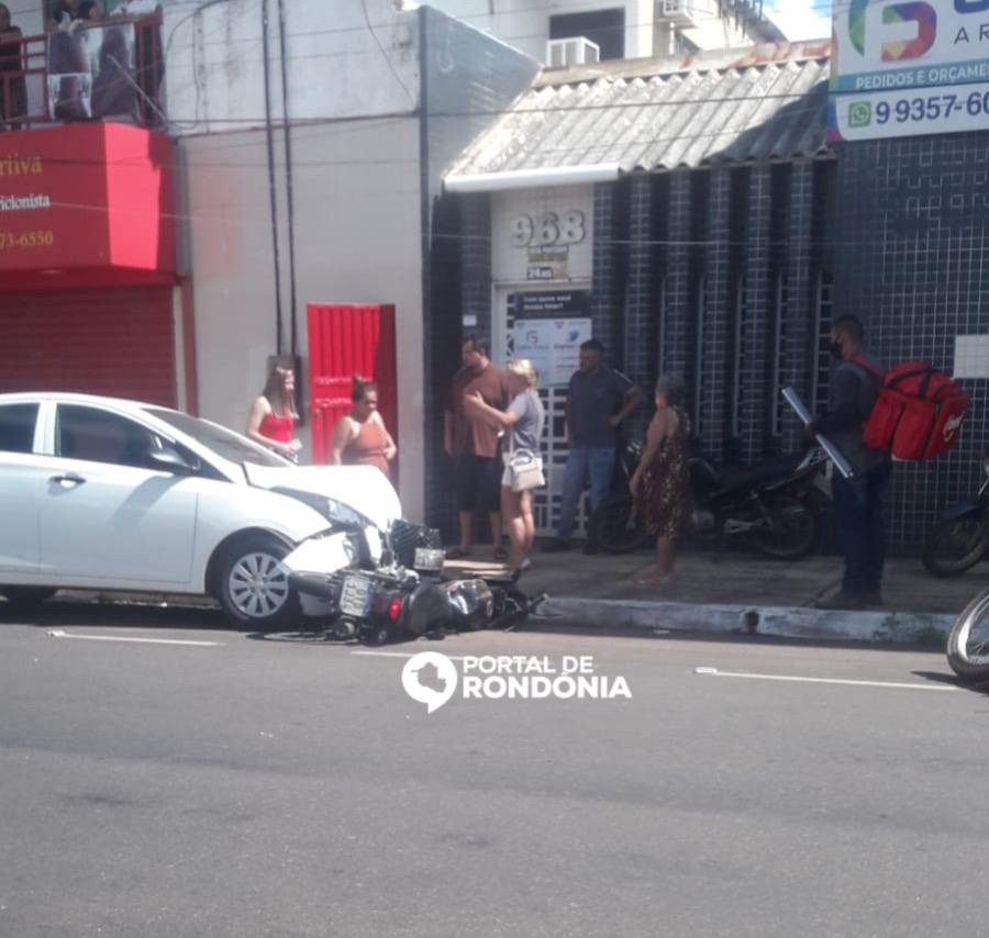 Motorista Fura Sinal Vermelho E Atropela Dois Motociclistas No Centro