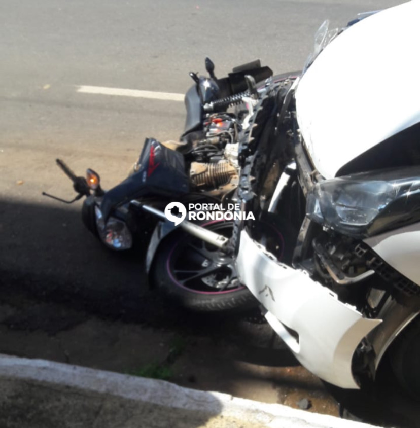 Motorista Fura Sinal Vermelho E Atropela Dois Motociclistas No Centro