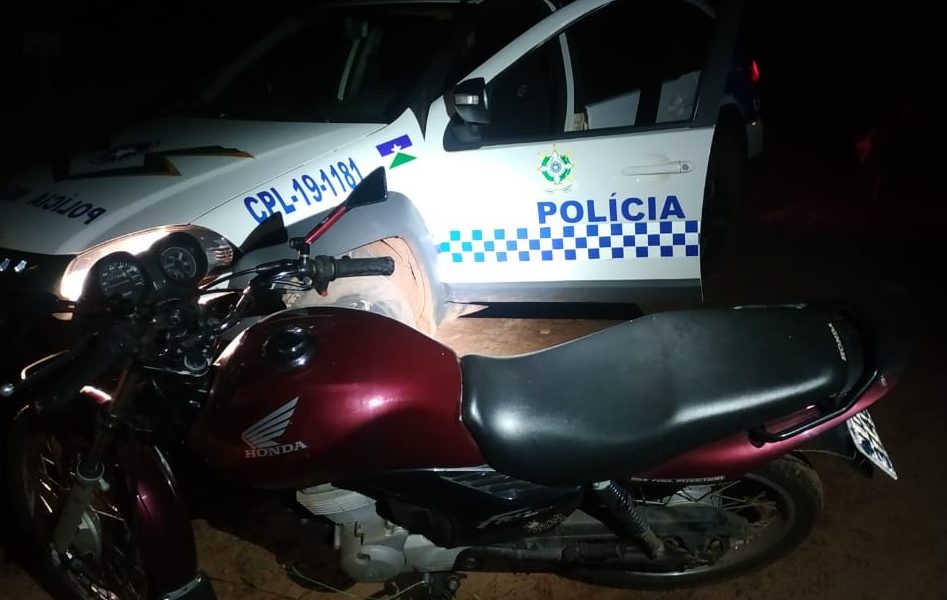 Polícia Militar recupera duas motos furtadas e prende acusado portando arma de fogo