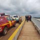 Bombeiros salvam mulher que tentava pular da ponte no Rio Madeira