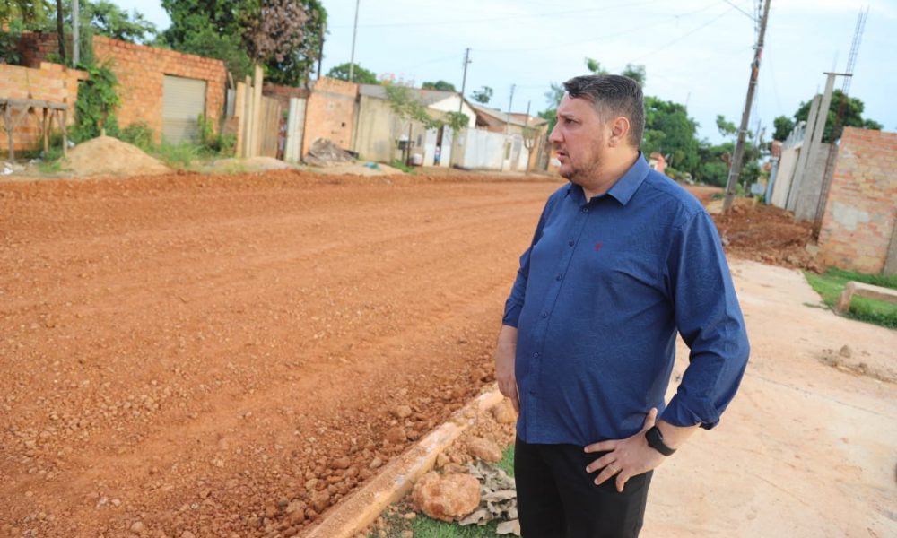 Júnior Cavalcante solicita e prefeitura atende serviço de asfalto da rua beija flor no bairro lagoinha