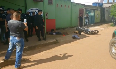 Homens armados fogem de moto e batem de frente com viatura da Polícia Militar
