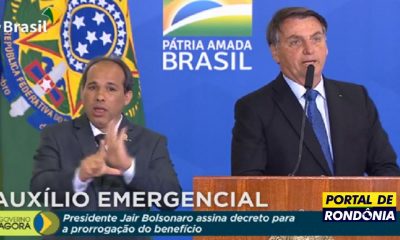 Bolsonaro assina decreto prorrogando por mais dois meses o Auxílio Emergencial