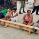 Cidadãos são presos pelos pés por desrespeito à quarentena na Colômbia