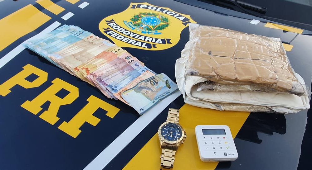 Motorista de aplicativo e passageiro são presos pela PRF com 3 kg de Cocaína