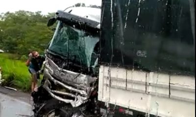 Choque entre caminhões na BR-364 deixa vítimas feridas; Veja o Vídeo