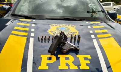 PRF prende motorista com duas armas na BR-364