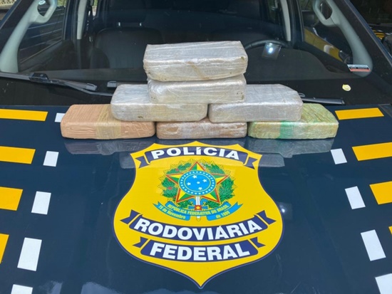 PRF apreende mais de 7 quilos de cocaína em ônibus na BR-364