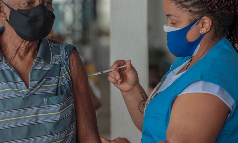 Idosos a partir de 75 já podem se vacinar contra a COVID-19 em Porto Velho