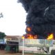Incêndio destrói loja de pneus no centro de Porto Velho