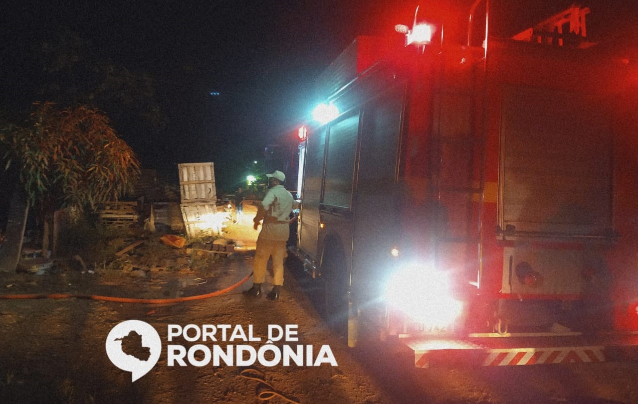Incêndio destrói associação dos moradores da Vila Princesa e idoso fica sem local pra morar