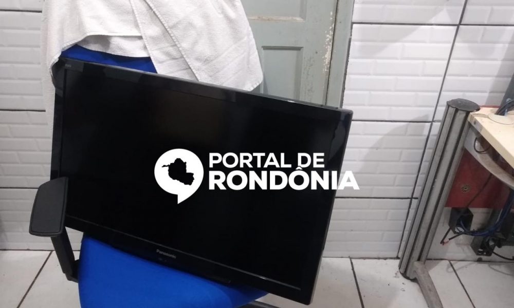 Travesti de 17 anos é apreendida ao tenta furtar televisão de dentro de motel em Porto Velho