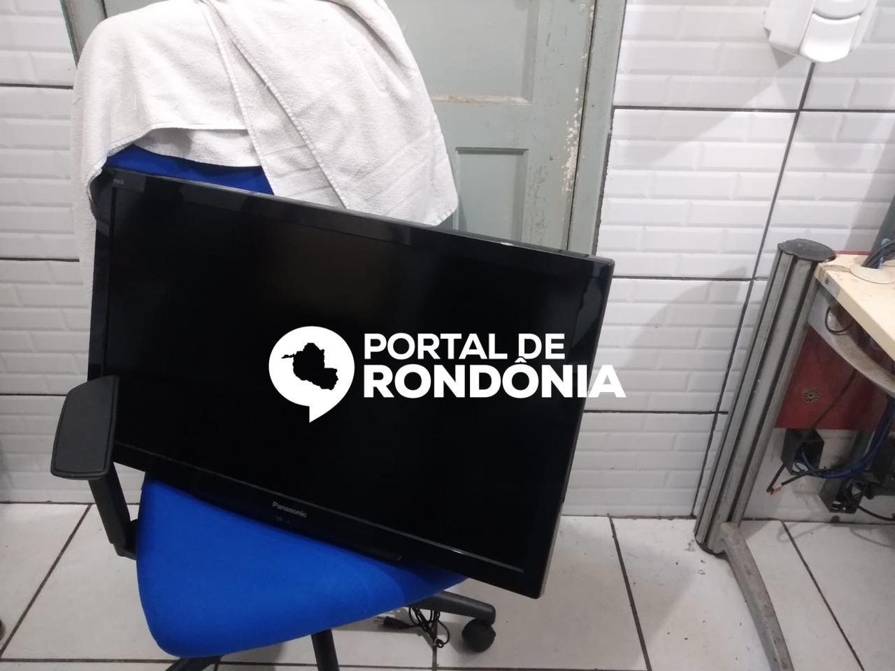 Travesti de 17 anos é apreendida ao tenta furtar televisão de dentro de motel em Porto Velho