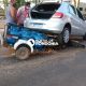Moto de entregador de gás vai parar embaixo de carro após acidente na Capital