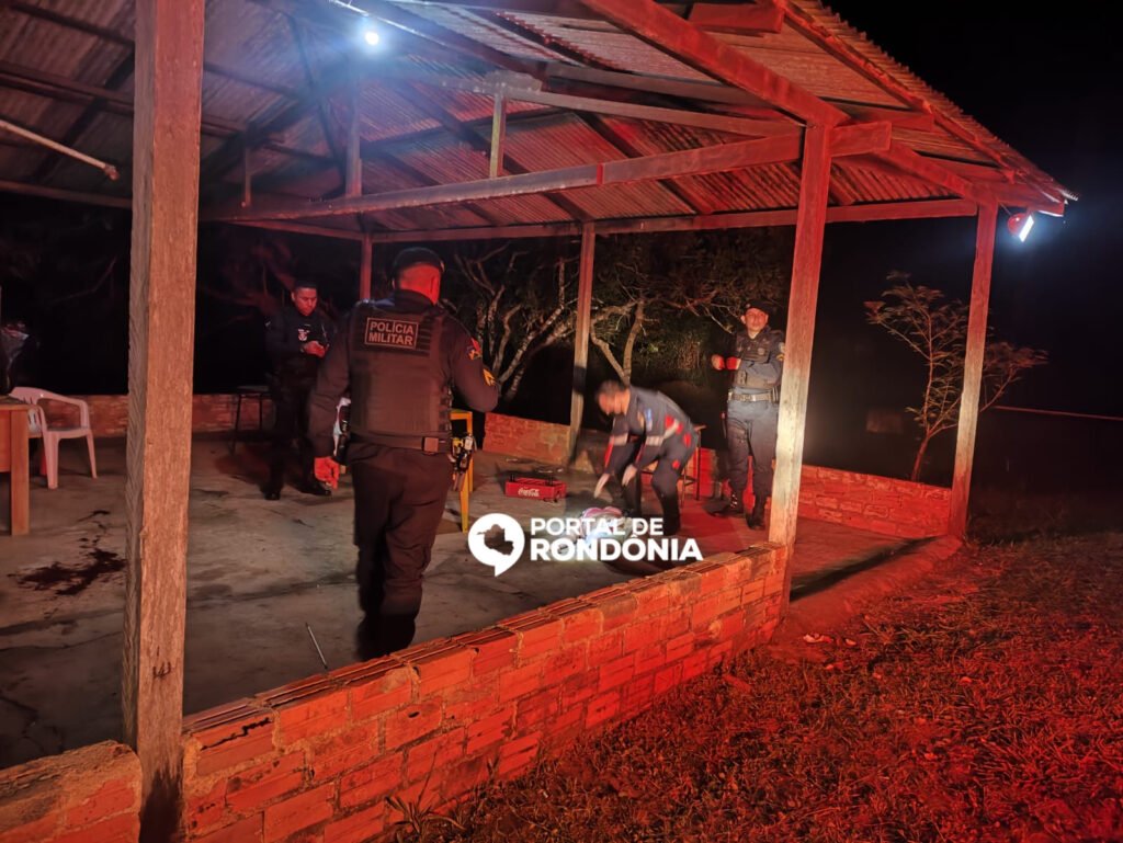 50924B50-5A4A-4572-9197-5E08709B6700-1024x769 Marido mata mulher a facada após discussão em bar na Capital