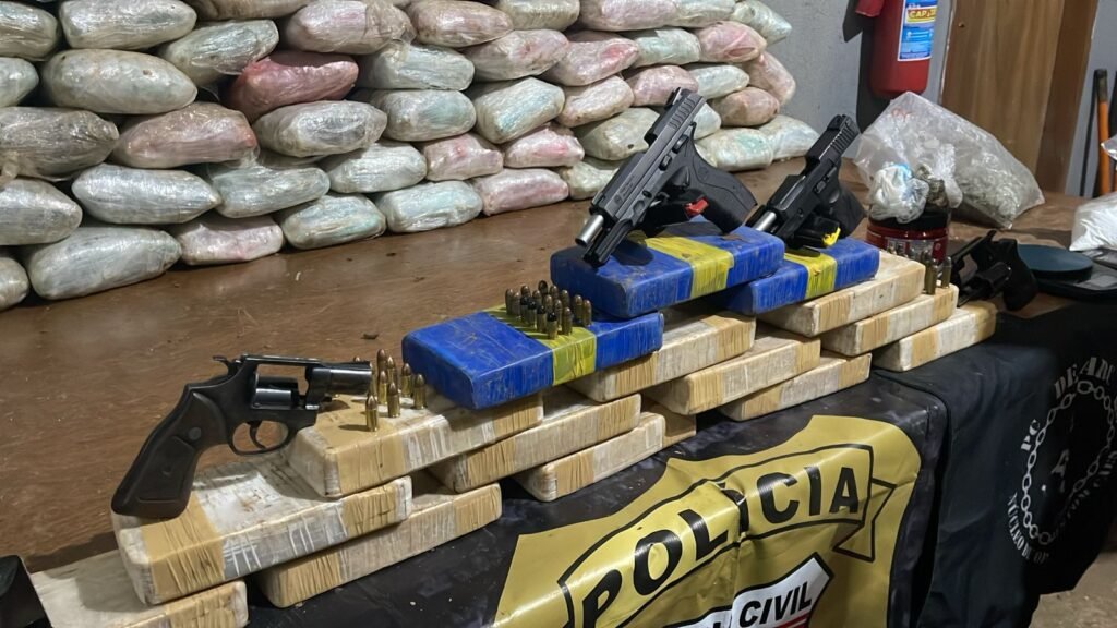 WhatsApp-Image-2025-10-30-at-19.40.36-1024x576 Denarc apreende armas e mais de 150kg de drogas em Porto Velho