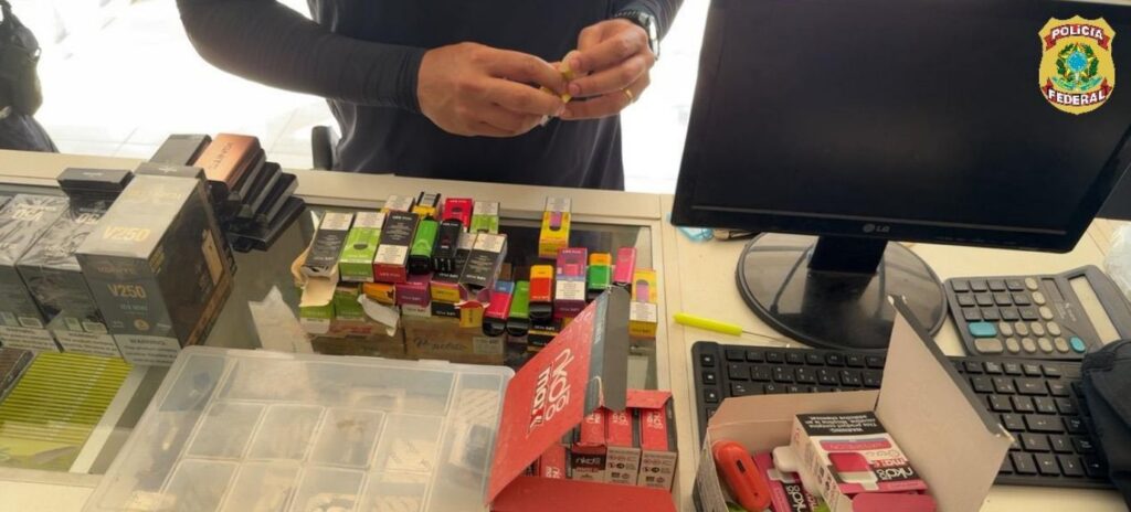 WhatsApp-Image-2025-11-19-at-10.14.34-1024x464 Polícia Federal deflagra Operação contra comércio ilegal de cigarros eletrônicos em cinco municípios de Rondônia