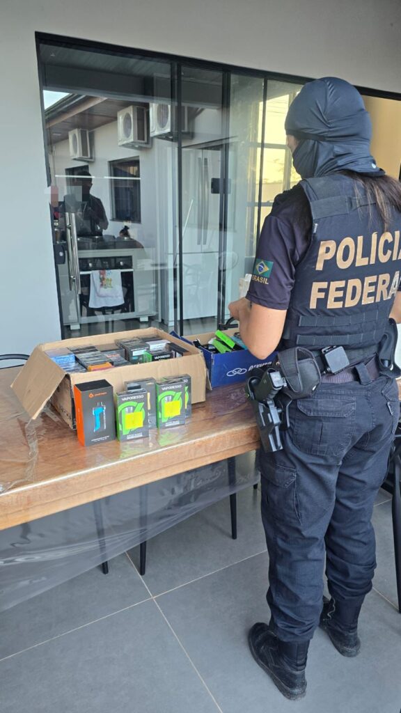 WhatsApp-Image-2025-11-19-at-10.14.37-576x1024 Polícia Federal deflagra Operação contra comércio ilegal de cigarros eletrônicos em cinco municípios de Rondônia