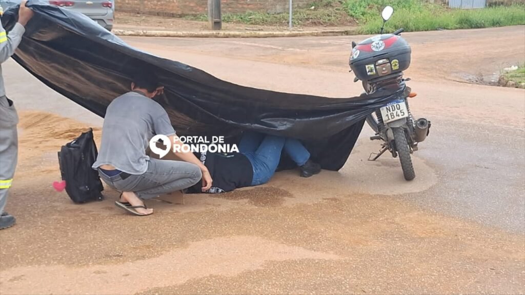 WhatsApp-Image-2025-12-01-at-12.33.01-1024x575 Mulher é socorrida às pressas após sofrer grave acidente entre duas motos na zona leste