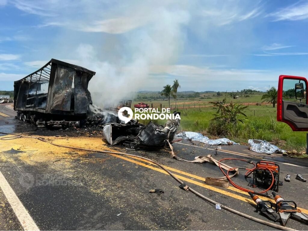 WhatsApp-Image-2025-12-05-at-13.40.37-1024x768 Carreta com soja pega fogo na BR-364