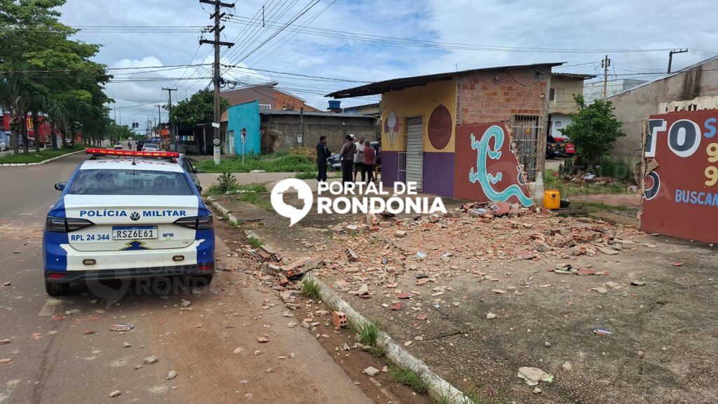 BE9D93C3-0245-4E9C-A447-0A49128C2124-1024x576 Motorista perde o controle e bate em muro de lava-jato após atingir lateral de carro