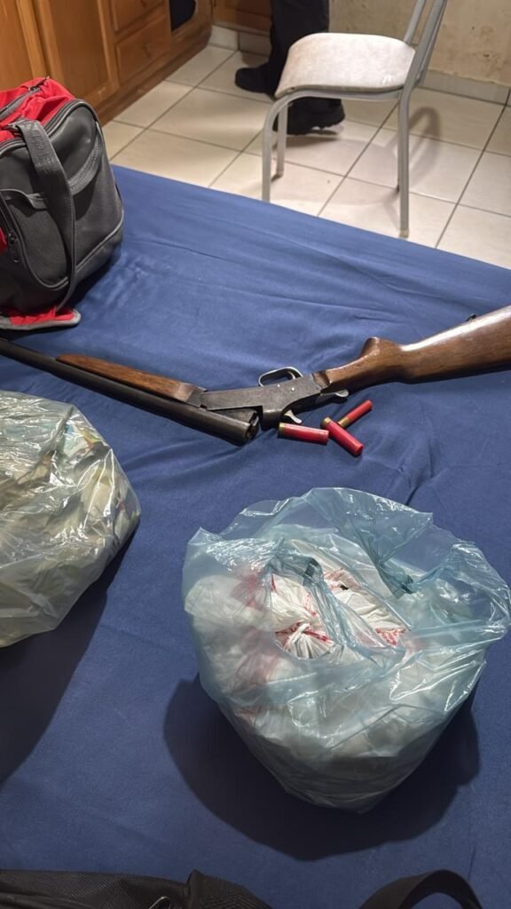 WhatsApp-Image-2026-01-16-at-15.59.56-576x1024 Polícia Federal prende dois suspeitos por contrabando de cigarros eletrônicos