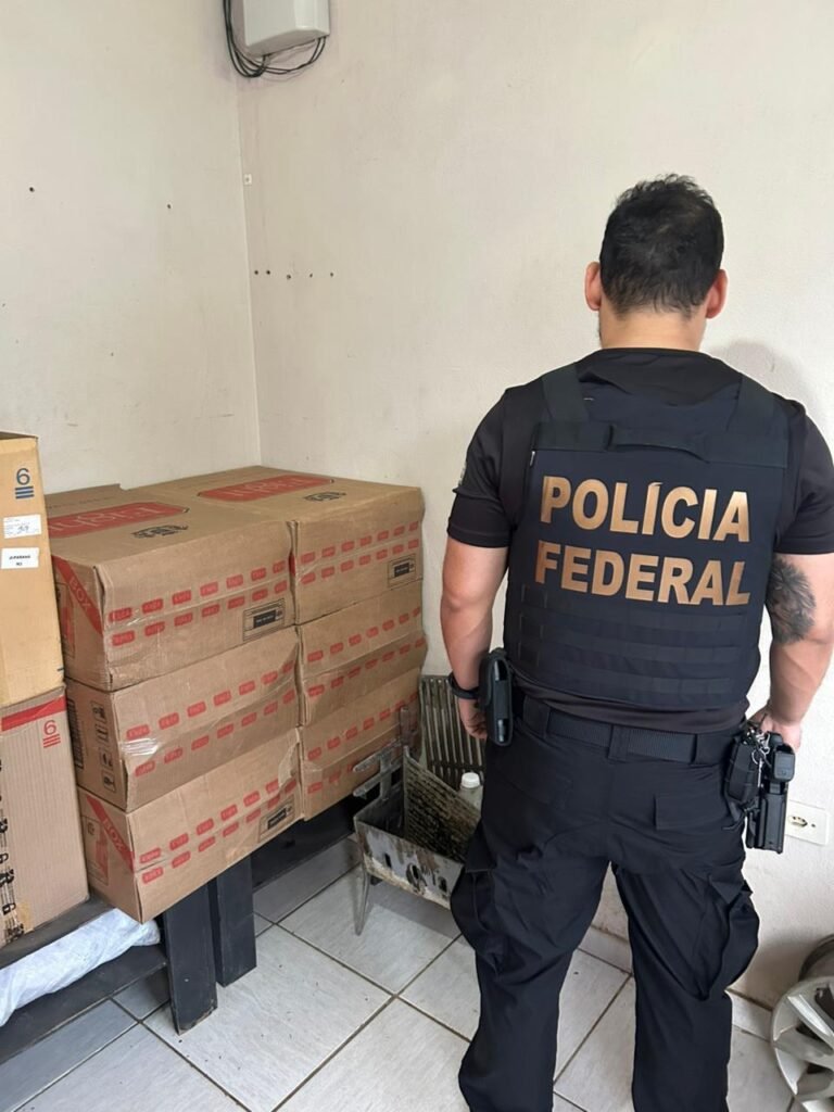 WhatsApp-Image-2026-01-16-at-16.00.00-768x1024 Polícia Federal prende dois suspeitos por contrabando de cigarros eletrônicos