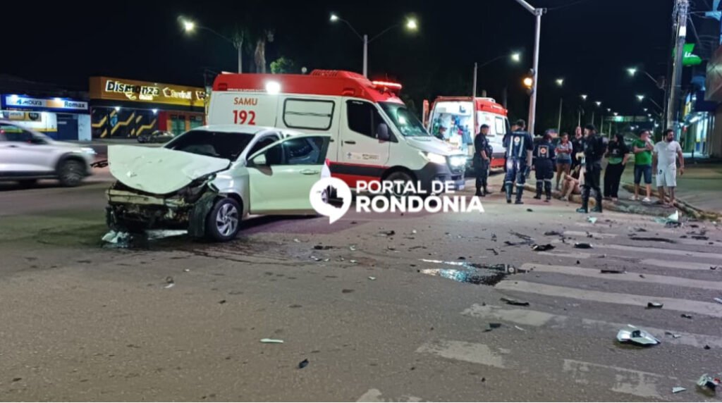 2458D1BC-CE80-4754-92BE-556E6B6D366B-1024x572 Motorista de carro foge após causar grave acidente na avenida Jorge Teixeira