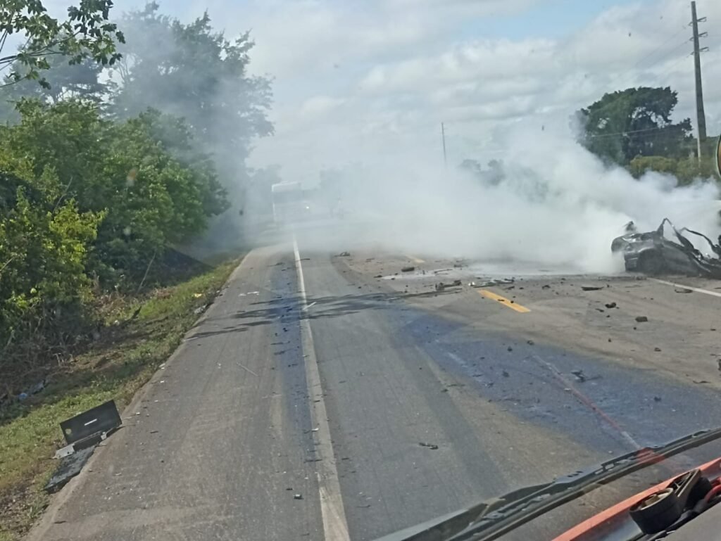 94676dbf-c015-426e-8394-74a82bd8d56c-1024x769 Quatro pessoas morrem em grave acidente na BR-364 entre Candeias e Itapuã
