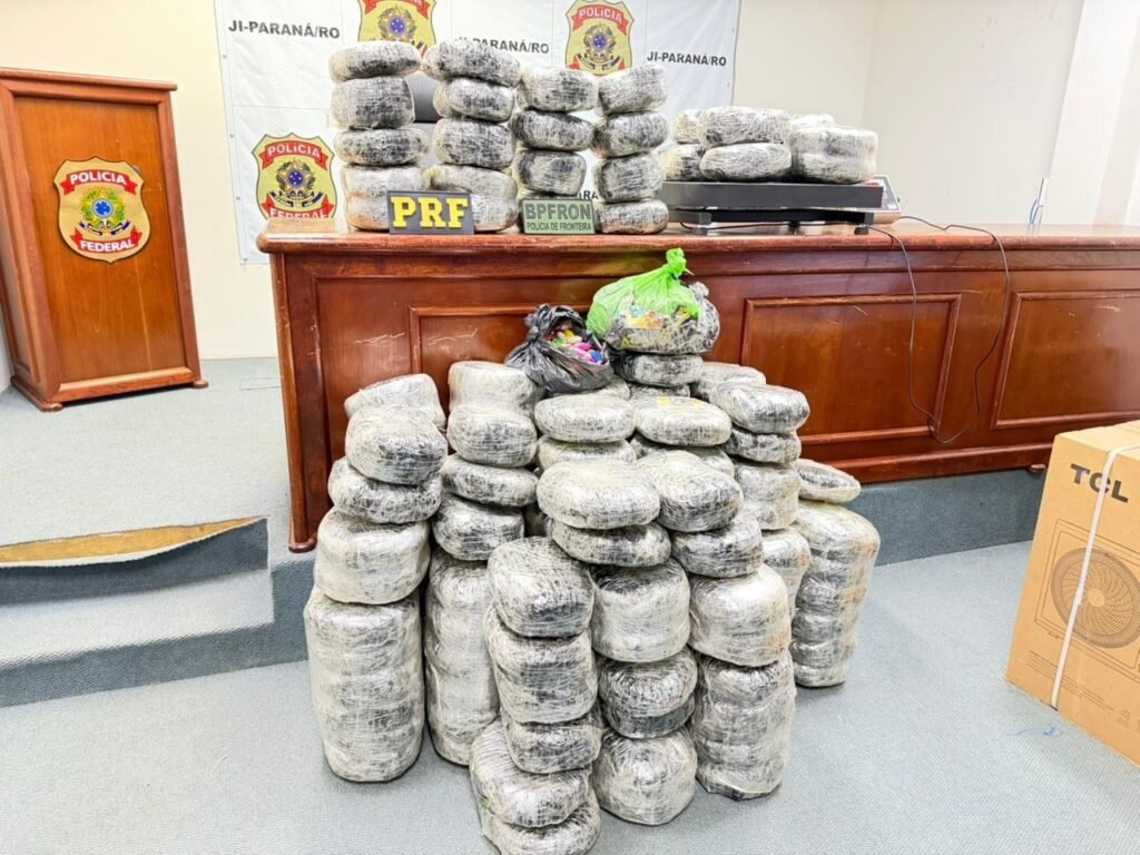 WhatsApp-Image-2026-02-12-at-10.50.47-1024x768 Motorista é preso ao ser flagrado com 148 tabletes de maconha