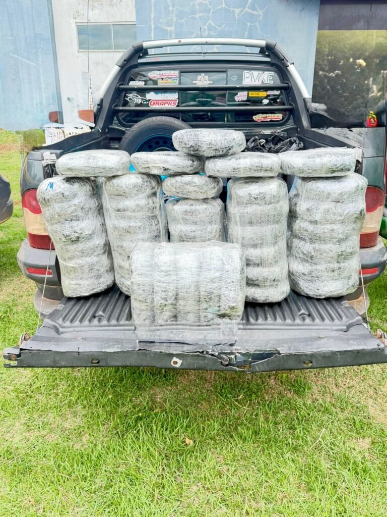 WhatsApp-Image-2026-02-13-at-17.32.30-768x1024 Quadrilha é presa com 42 quilos de drogas durante operação Protetor da Fronteira