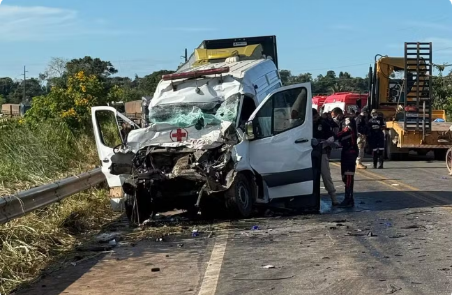 ambul Família aciona a Justiça e pede indenização por mortes em acidente com ambulância na BR-364