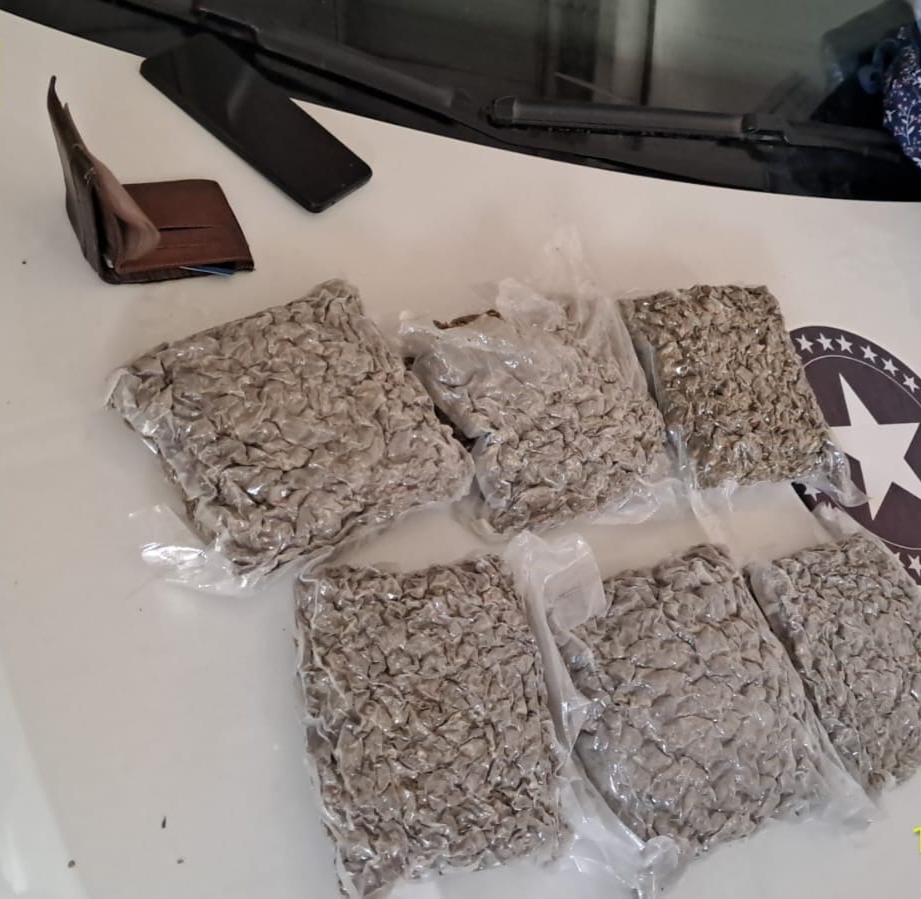 f1a9382a-eb99-4eb0-a482-2b321ba2bb57 Bolsa com maconha é localizada durante grave acidente entre moto e carreta na BR-364