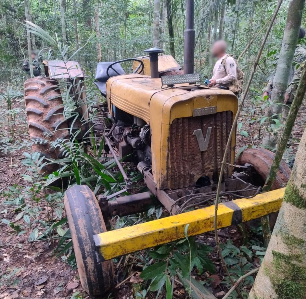 Design-sem-nome-61-e1773271191827-1024x1002 Operação encontra extração ilegal de madeira em terra indígena em Rondônia
