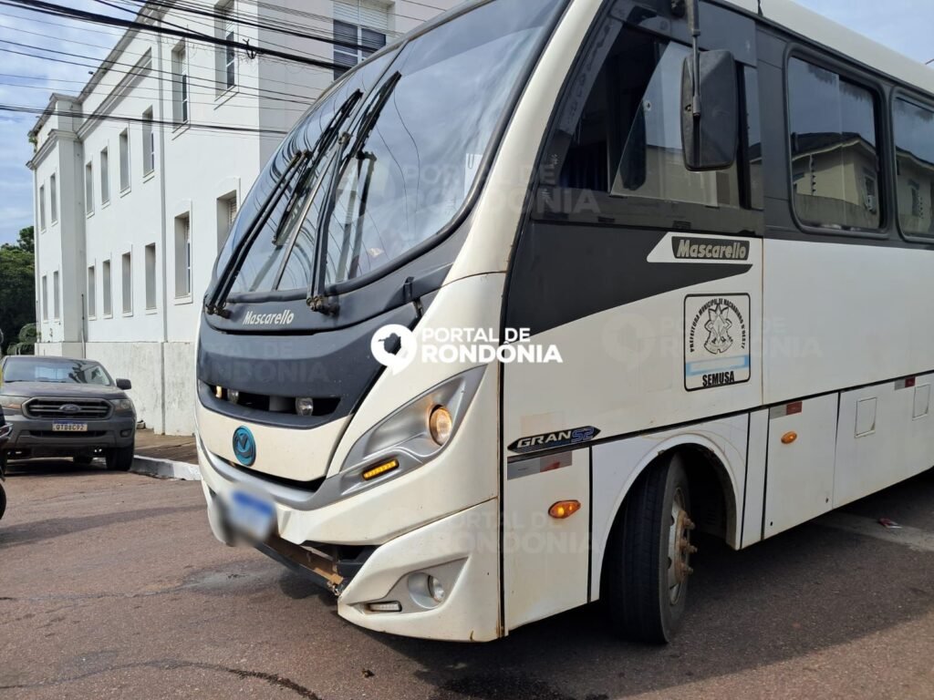 WhatsApp-Image-2026-03-04-at-09.36.33-1-1024x768 Ônibus da prefeitura de Machadinho D'Oeste se envolve em grave acidente no centro de Porto Velho