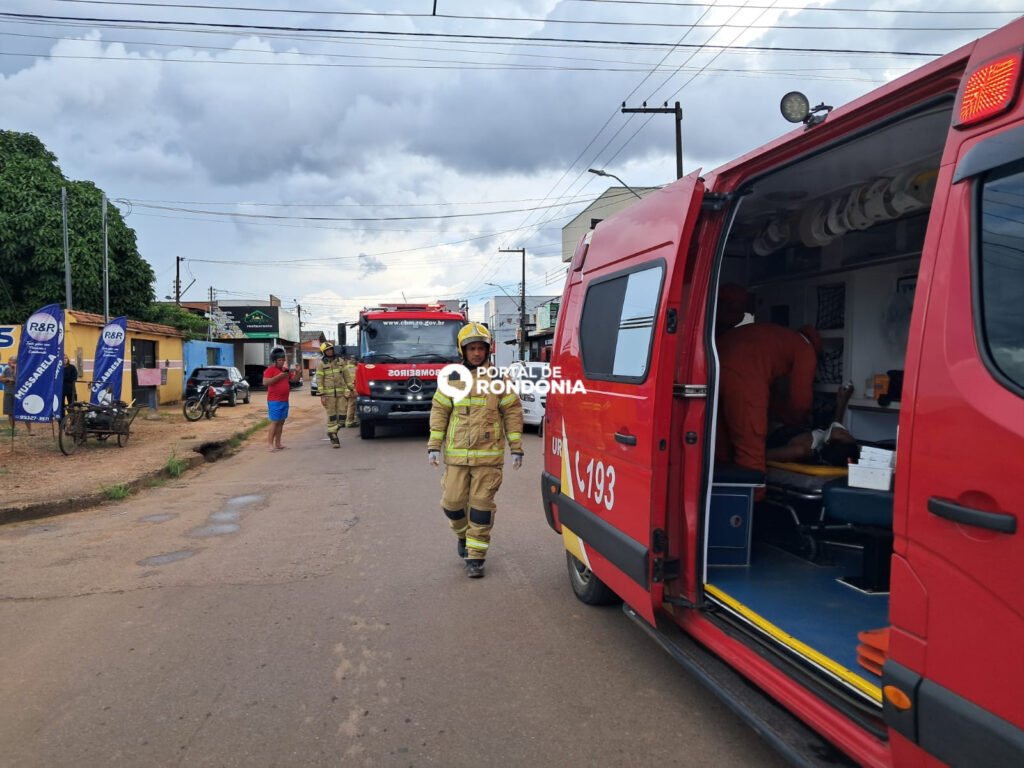 918A8A8F-E864-45D2-9BBC-6BBD18941EA3-1024x768 Mulher vai parar embaixo de carro após acidente na zona leste