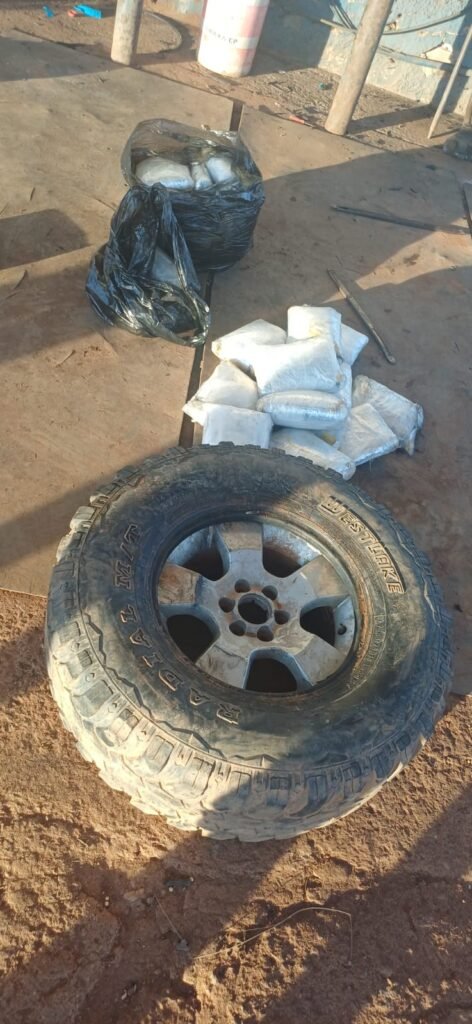 WhatsApp-Image-2026-04-01-at-16.37.45-472x1024 PRF apreende mais de 60 quilos de maconha em caminhonete na BR-364