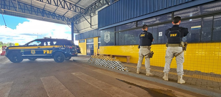 c676863f-fde7-4e81-b500-e3e0d7ab3e37 PRF apreende cerca de 200 kg de drogas dentro de caminhão na BR-364