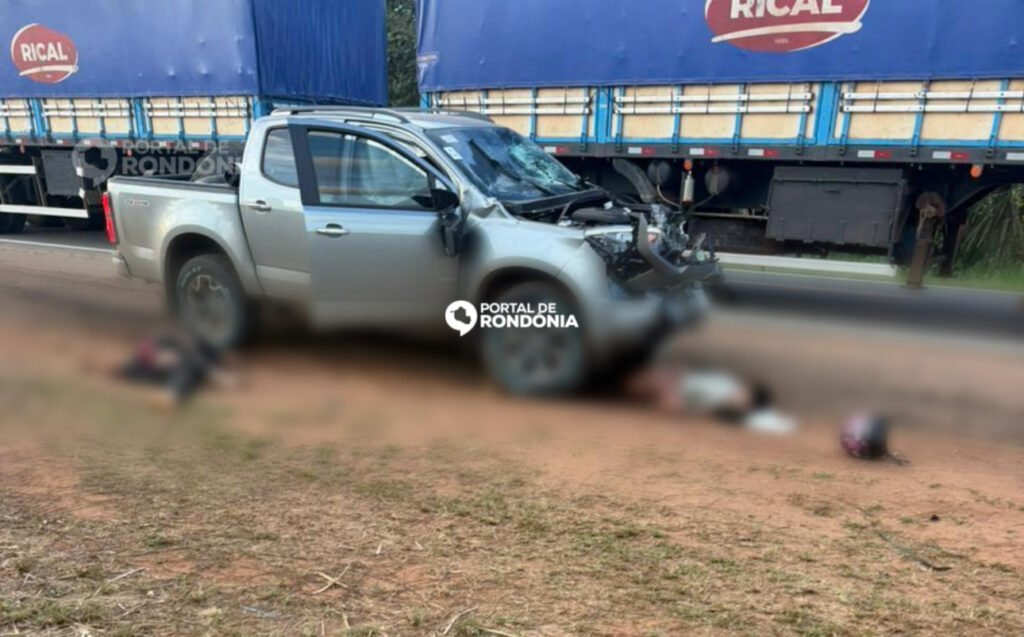 97A0D916-9A46-4E98-9458-8DAA1FC0B441-1024x637 Duas pessoas morrem em grave acidente entre moto e caminhonete na BR-364